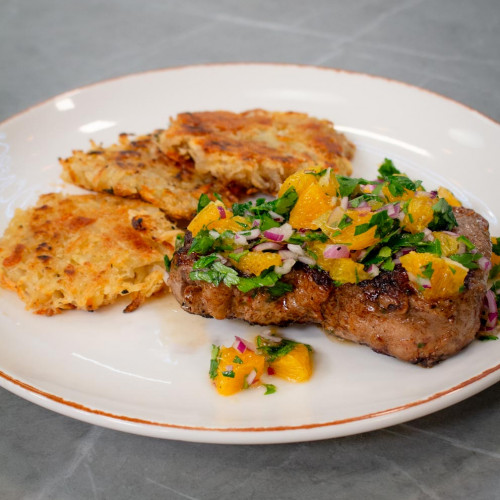 BIFES DE CHORIZOS RELLENOS A LA CHAPA CON PAPAS ROSTY Y SALSA FRESCA