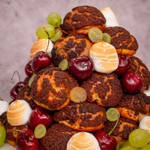 PROFITEROLES CON CREMA DE DULCE DE LECHE