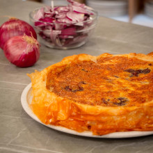 TARTA DE MERMELADA DE CEBOLLAS Y QUESO AZUL