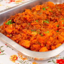 CARNE A LA CACEROLA CON PAPAS, BONIATO Y ARVEJAS