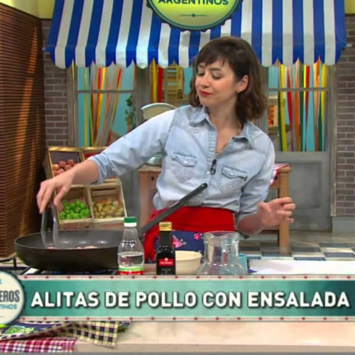 Alitas de pollo agridulces con ensalada fresca