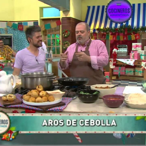 Aros de cebolla y bombas de papa rellenas con panceta