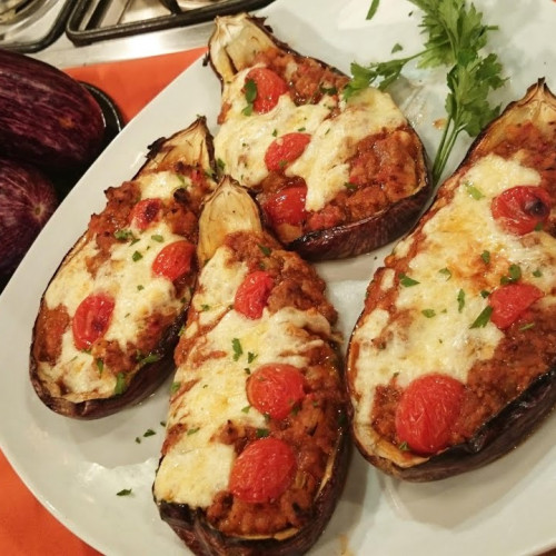 Berenjenas rellenas con salsa bolognesa gratinadas