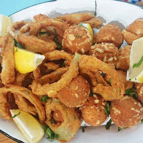 Bombas de ricota y queso fritas