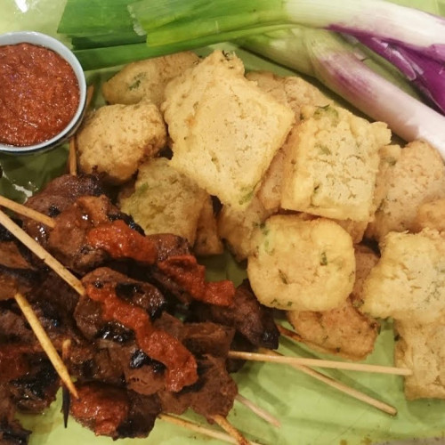 Brochettes de corazón con cuadrados de garbanzos