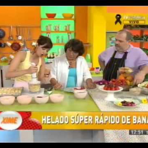 Brochettes de frutas y helado de banana