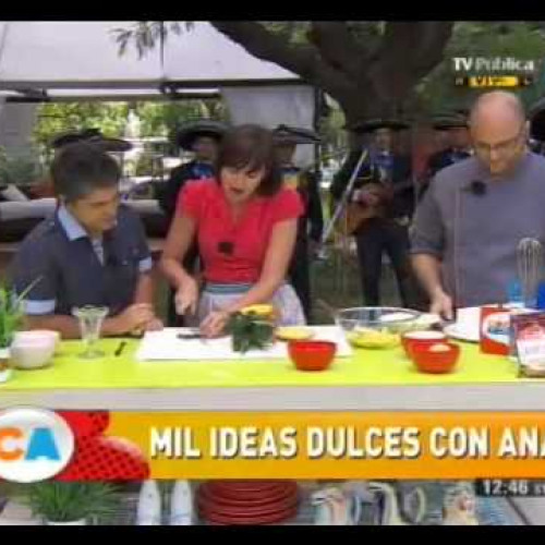 Budín y copa helada de ananá