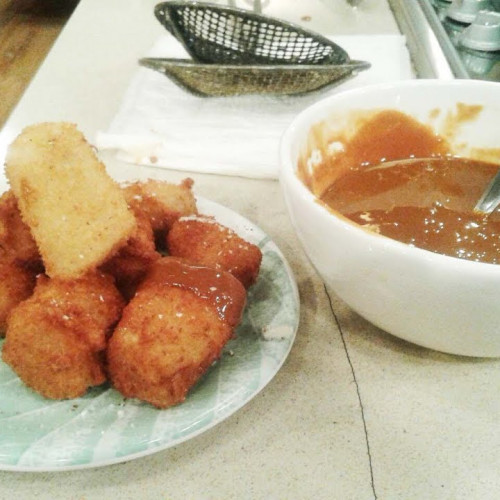 Buñuelos de banana rebozados en coco