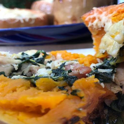 Calabazas rellenas con panceta, pollo y vegetales