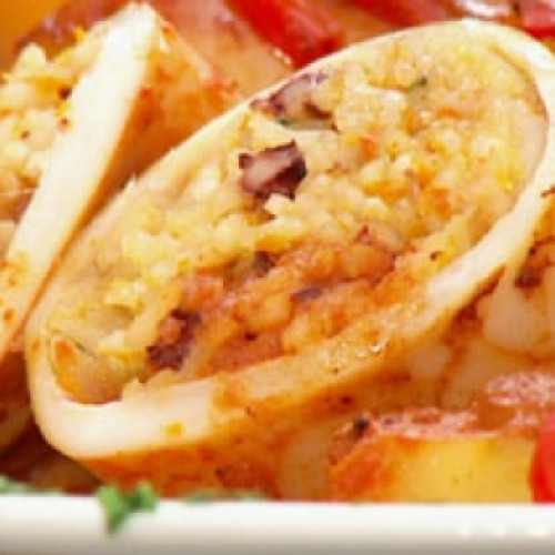 Calamares rellenos a la portuguesa con papas en salsa
