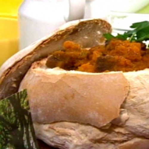 Carbonada cordobesa en pan de campo