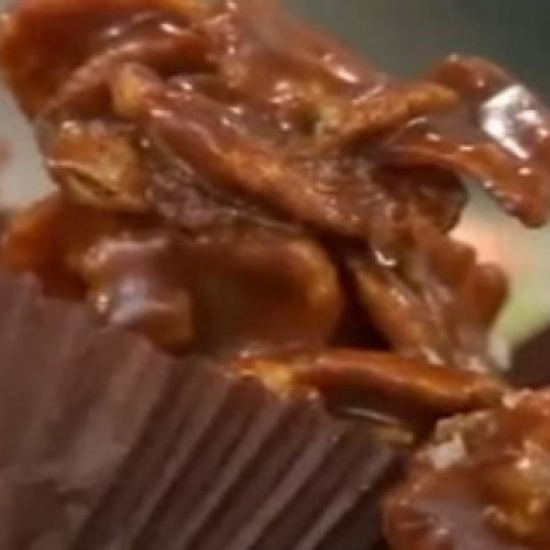 Chocolate tentador en mil opciones: bombones caseros, turrón de avena y torta en taza.