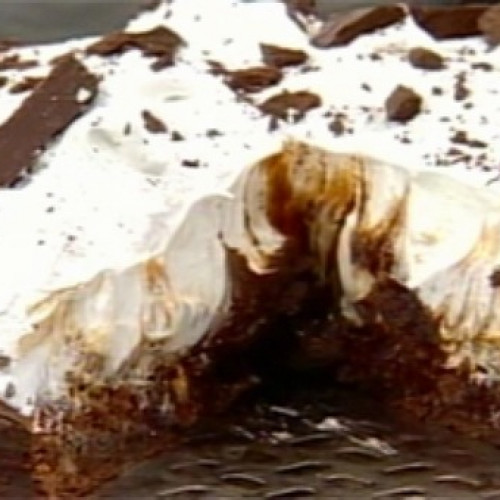 Clásica torta brownie con merengue italiano
