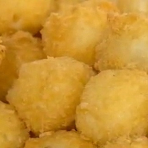 Huevo frito de ñandú, crocantes de codorniz, omelette de huevo de ñandú