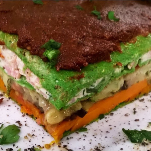 Lasaña fría de vegetales asados y pesto de tomates