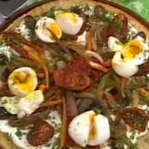 Maravillosa pizza sin horno de vegetales y huevo