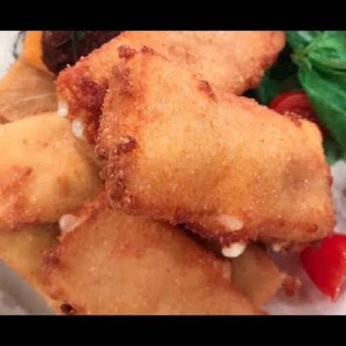 Milanesas de mozzarella con salsa doble de tomates y albahaca