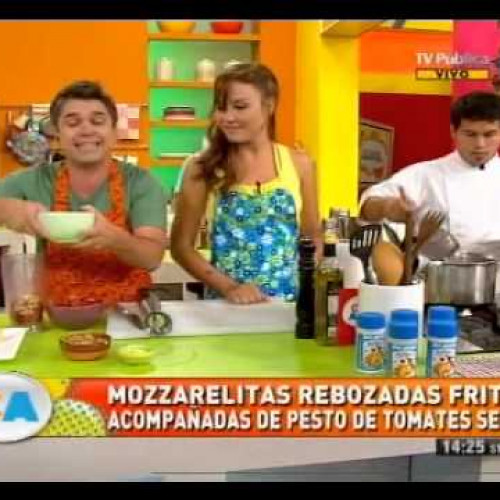 Mozzarellitas rebozadas fritas acompañadas de pesto de tomates secos