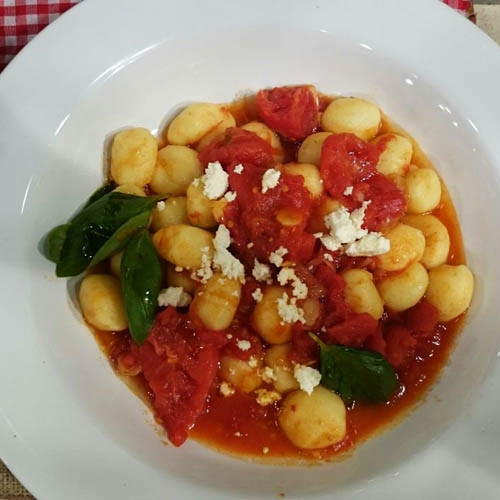Ñoquis con salsa pomodoro y nduja por Julieta Oriolo