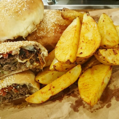 Pamburguesa con papas rústicas