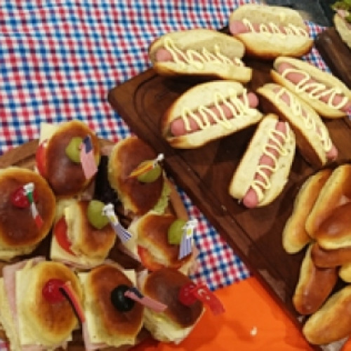 Pan de Viena, chips y panchos por Javier Todaro