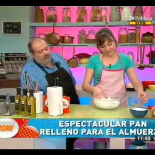 Pan relleno de salchicha parrillera y queso