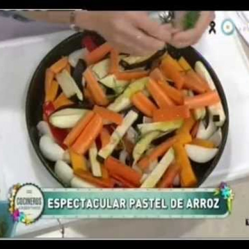 Pastel de arroz y vegetales al horno