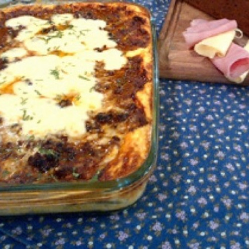 Pastel, pan y paquetes de zapallitos