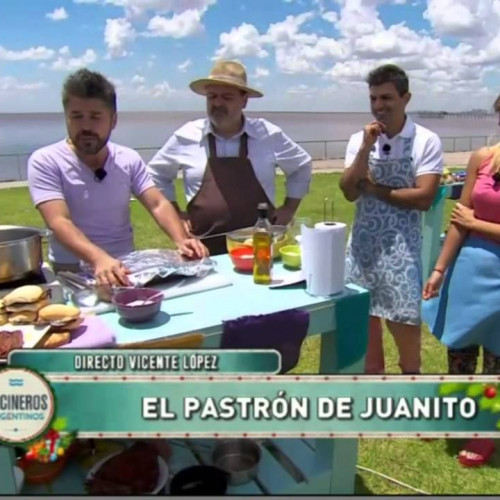 Pastrón, pepinos agridulces y mostaza casera