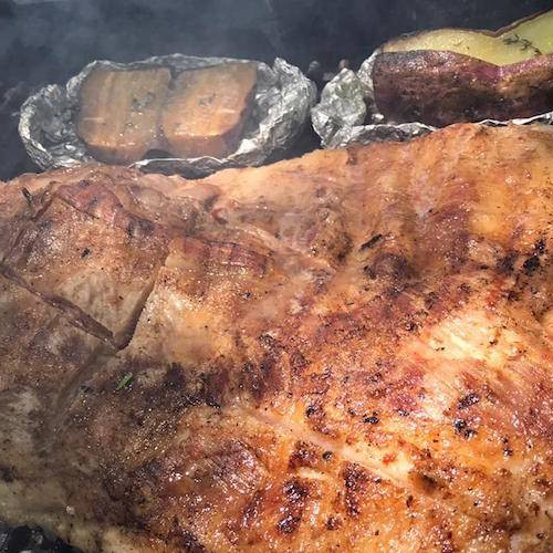 Pechito de cerdo cítrico agridulce con batatas a la manteca de hierbas