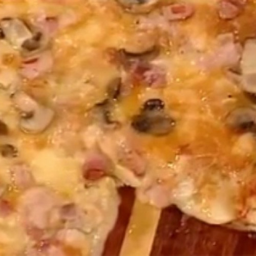 Pizza con bordes rellenos