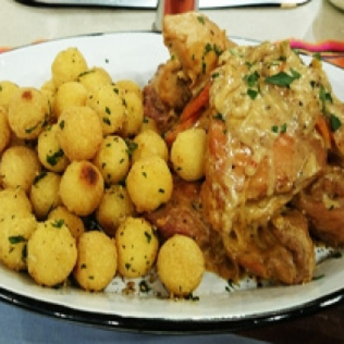 Pollo a la mostaza con papas a la provenzal