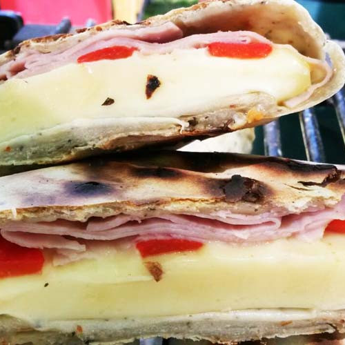 Provoletas rellenas en masa de chimichurri