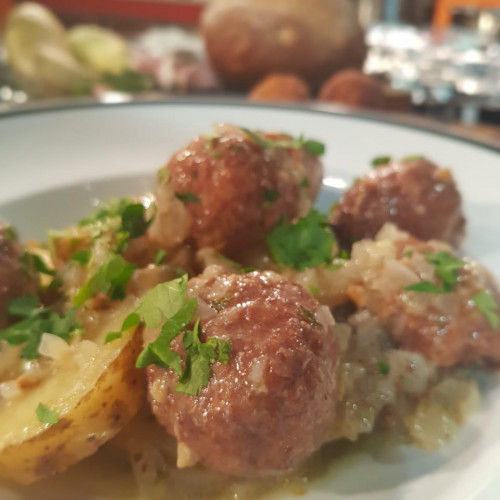 Albóndigas de cerdo y calamares