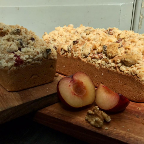 BUDÍN DE CIRUELAS Y CRUMBLE