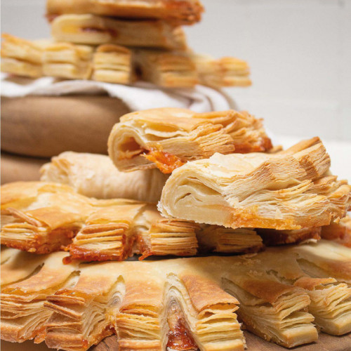 MATAMBRITO DE CERDO ARROLLADO CON MIL HOJAS DE BATATA Y MOZZARELLA