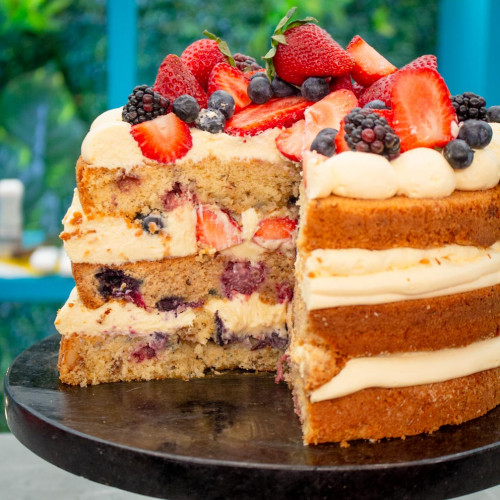 TORTA DE COCO, CHOCOLATE BLANCO Y FRAMBUESA