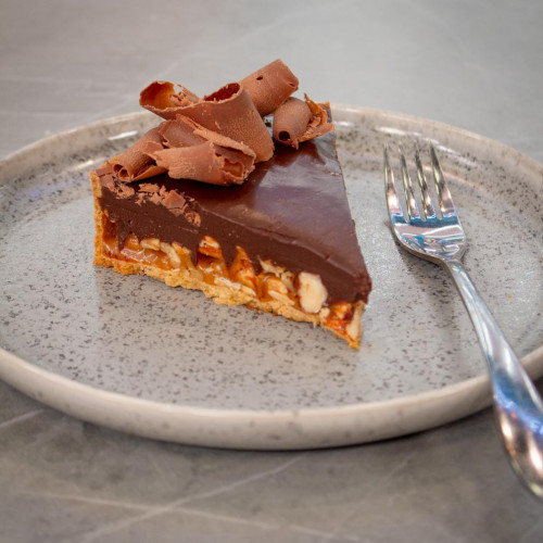 TARTA DE NUEZ, CHOCOLATE Y CARAMELO