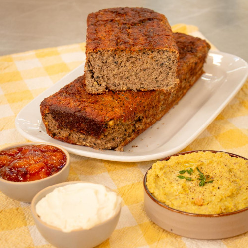 PAN DE LENTEJAS CON MERMELADA Y QUESO CASERO