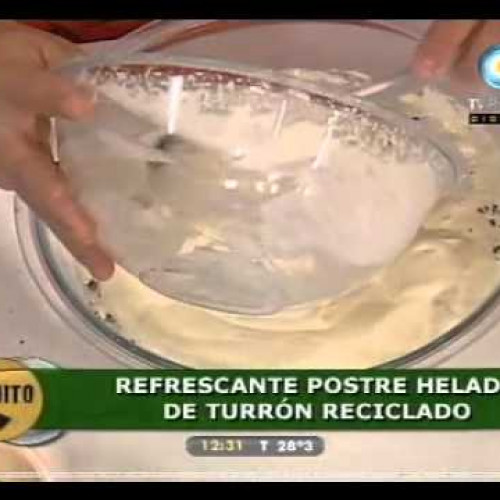 Refrescante postre helado con turrón reciclado