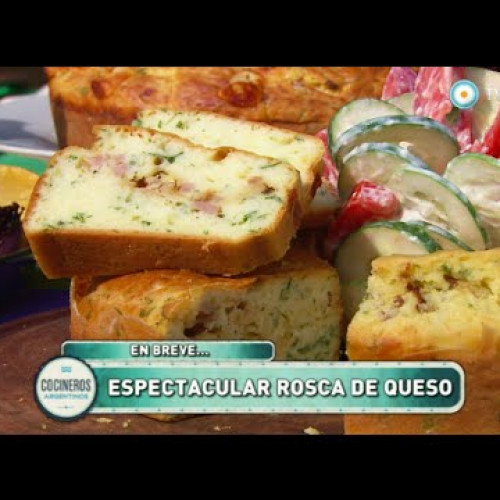 Rosca de queso con ensalada de pepinos y yogur