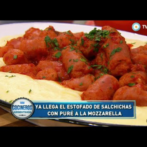 Salchichas estofadas con puré a la mozzarella