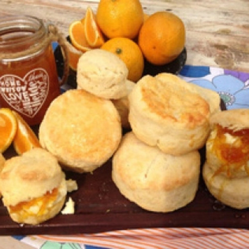 Scons con mermelada de naranja y rellenos salados