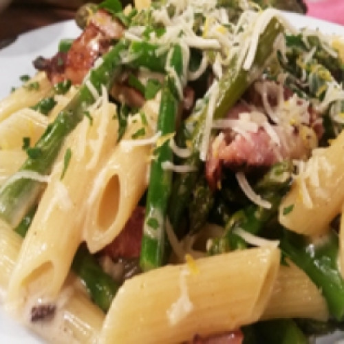 Tarta de espárragos, fideos con espárragos, espárragos con huevo poché