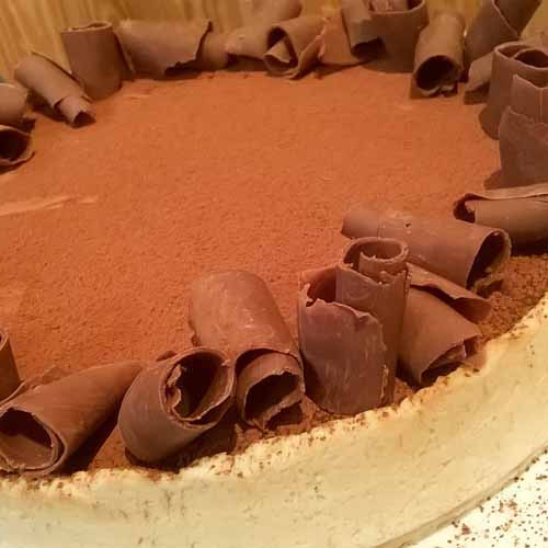 Torta bomba de chocolate en base de coco