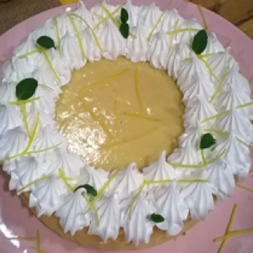 Torta de limón y leche condensada con merengue italiano