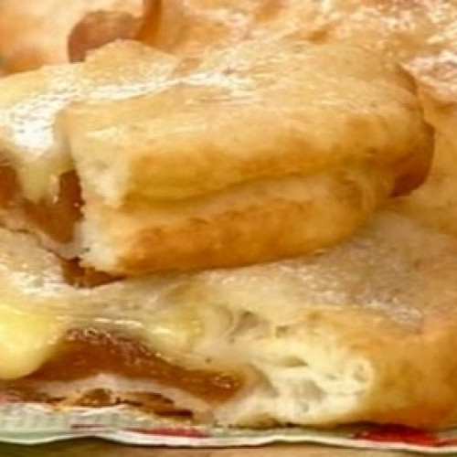 Torta fritas rellenas de membrillo y queso