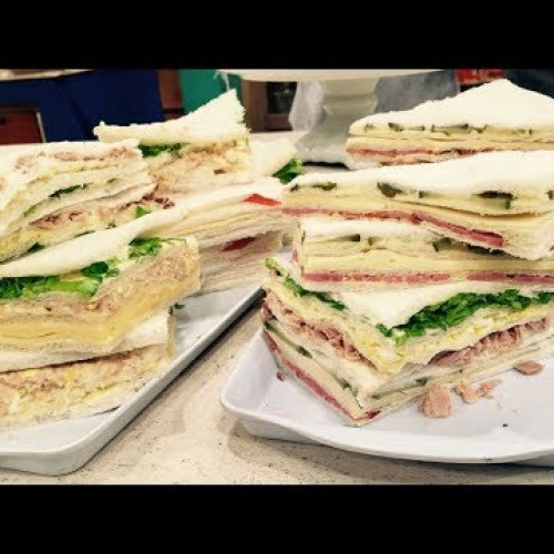 Variedad de sándwiches de miga