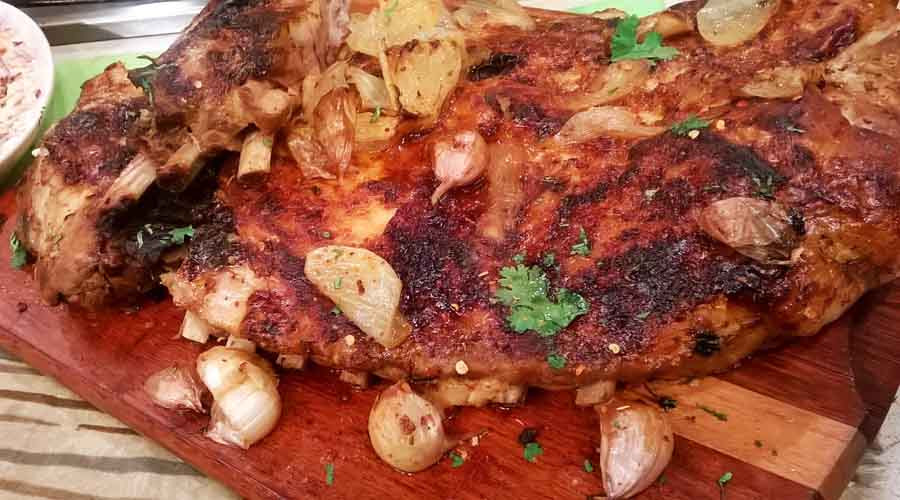 Bifes de bondiola marinados a la chapa y pechito con manta adobado al