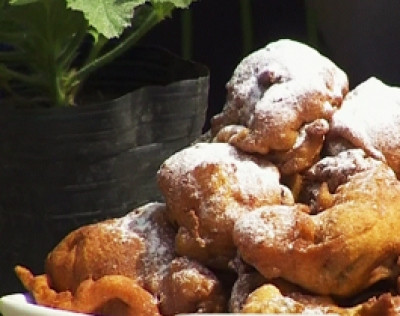 Buñuelos dulces frutales fritos - Cocineros Argentinos